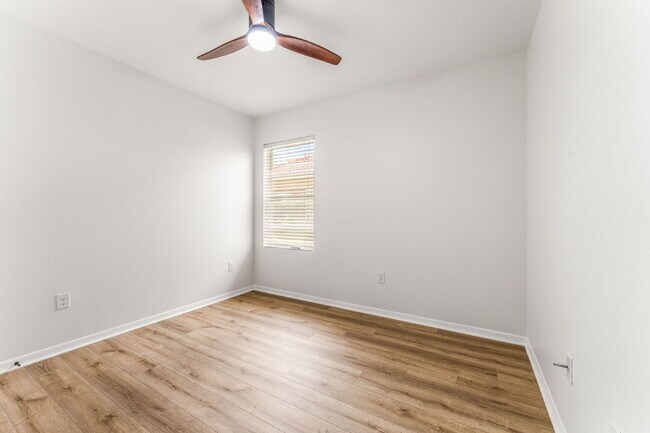 Building Photo - Charming 3 Bed, 2 Bath with Scenic Views i...