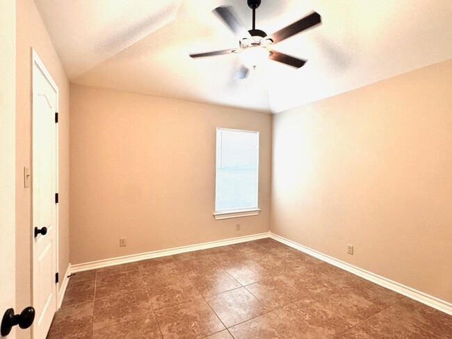 Building Photo - 512 Otero Dr