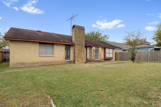 Building Photo - 4936 Meadowood Cir