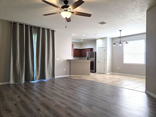 Building Photo - Pet Friendly Home in Southern Ridge