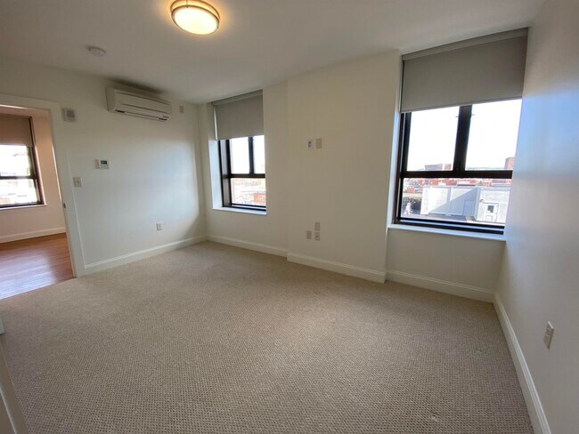 Building Photo - 875 Elm St