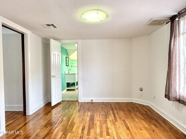 Building Photo - 611 New York Ave