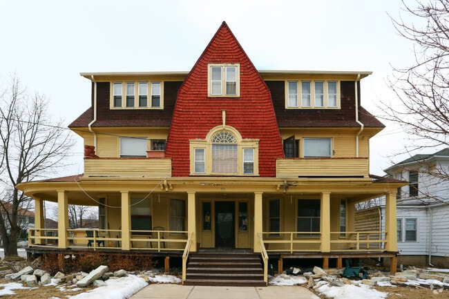 Building Photo - 70 S Chapel St