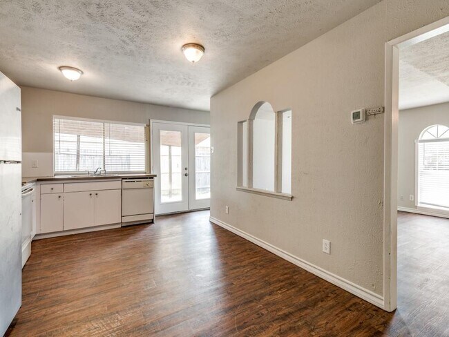 Building Photo - 502 Wildflower Dr