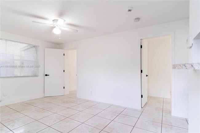 Building Photo - 2 bedroom in Hollywood FL 33021