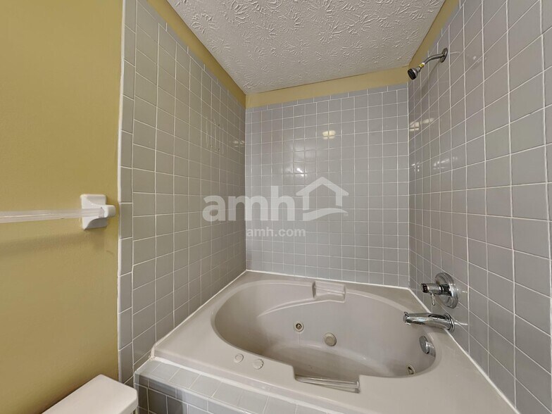 Building Photo - 5948 Doverton Dr