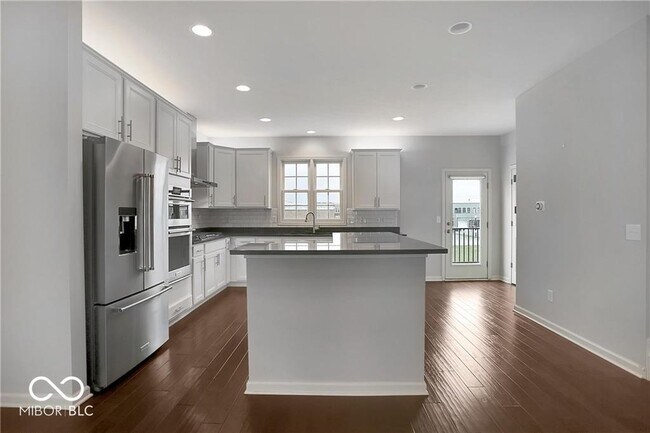 Building Photo - 2025 Broughton St