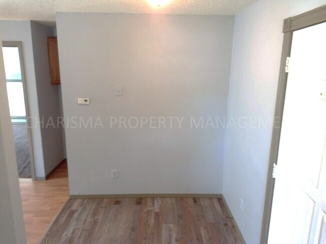 Building Photo - 209 S Lake Ave