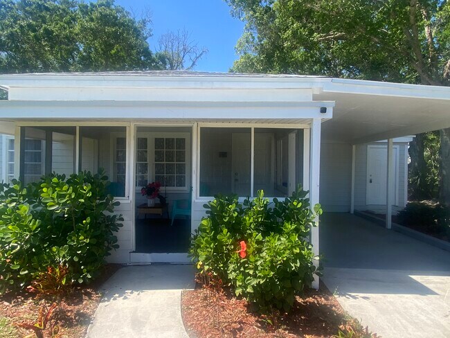 Building Photo - 2515 Vero Beach Ave
