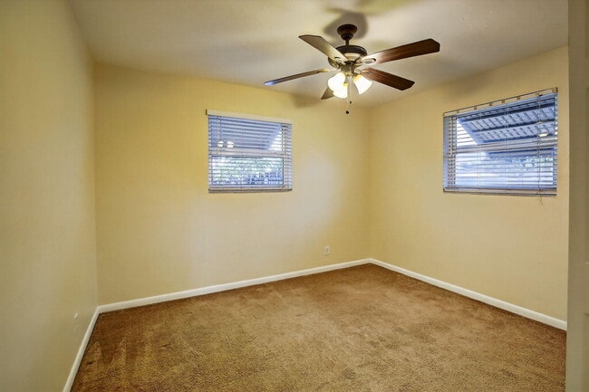 Building Photo - 3761 SW 18th St