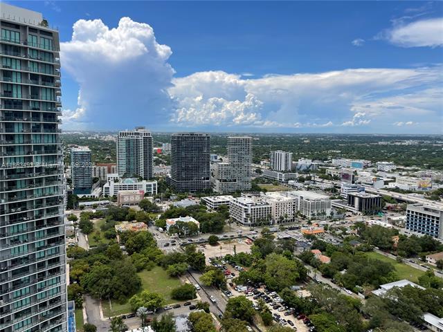 Building Photo - 650 NE 32nd St