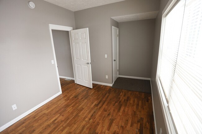 Building Photo - 826 4th St NW