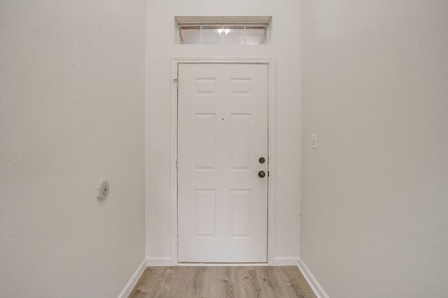 Building Photo - 1512 Clover Ln