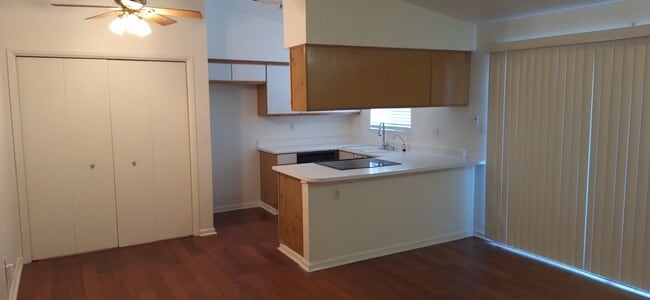 Building Photo - Best Price and Split Deposit!