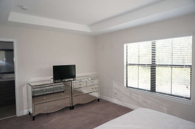 Building Photo - Charming 2-Bed, 2-Bath Townhouse Retreat i...