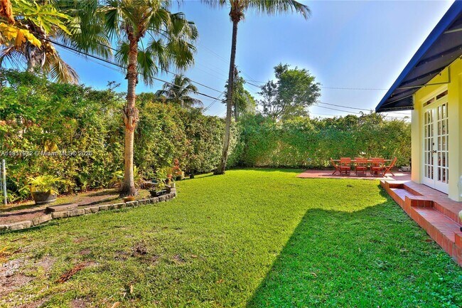Building Photo - 537 Zamora Ave