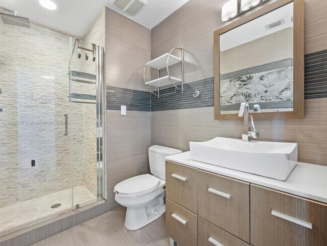 Building Photo - 19116 Fisher Island Dr