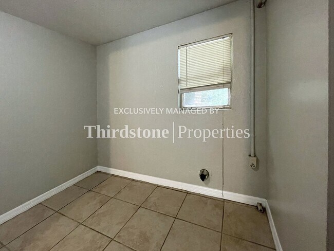 Building Photo - 2912 W 15th St