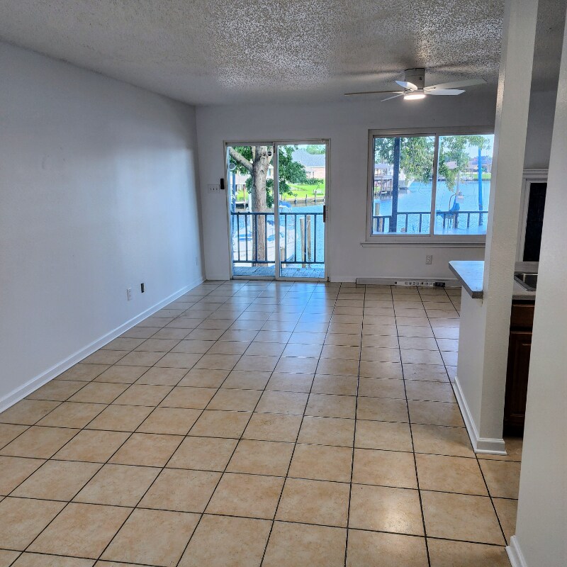 Building Photo - 732 Marina Dr
