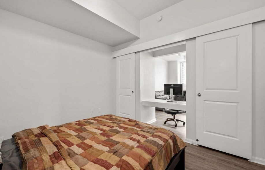 Building Photo - 100 E Washington St