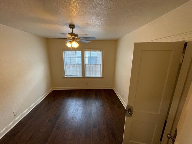 Building Photo - 1013 S 25th St