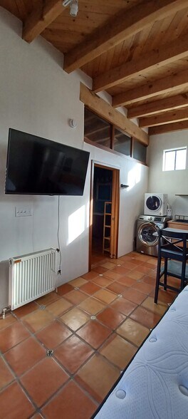 Building Photo - 608 Alicia St