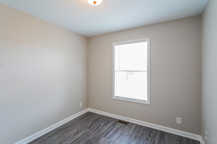 Building Photo - 1423 Jenny Ln