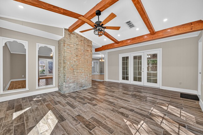 Building Photo - 13903 Chevy Chase Dr