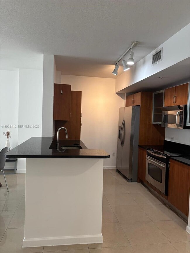 Building Photo - 2775 NE 187th St