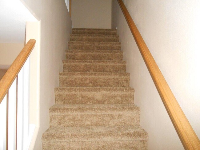 Building Photo - Beautiful Spacious Townhome in Gated Community