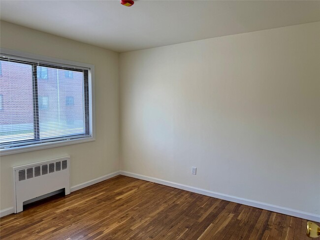 Building Photo - 62 Hiddink St