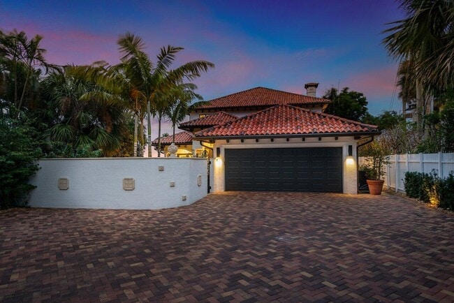 Building Photo - 1 1st Ave S