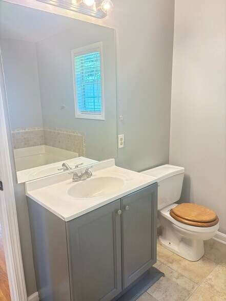 bathroom in main bedroom - 6134 Nutmeg Ct SE