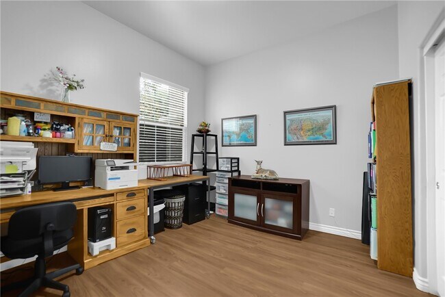 Building Photo - 515 Omar St