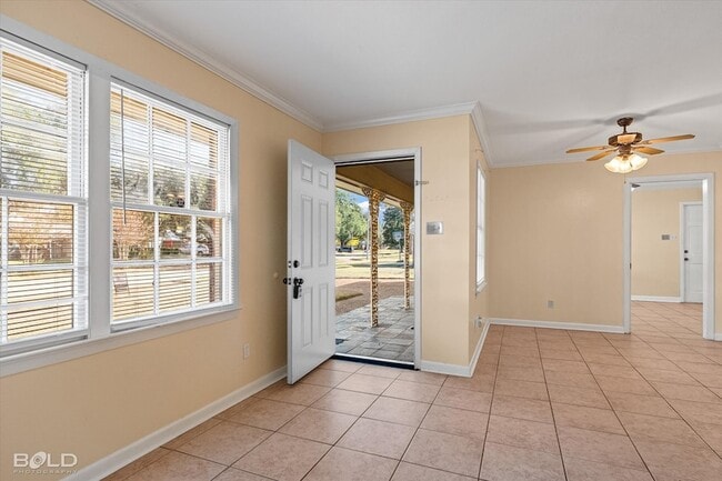 Building Photo - 2710 Higgins Dr