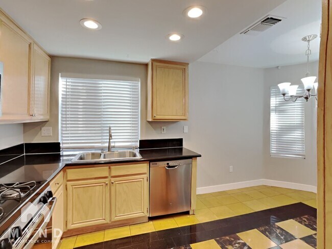 Building Photo - 5304 Del Lago Dr