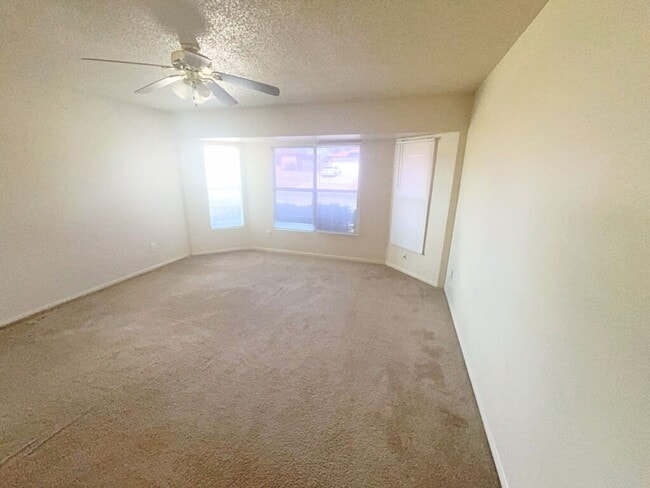 Building Photo - AVAILABLE NOW!