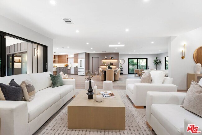 Building Photo - 4943 Palomar Dr