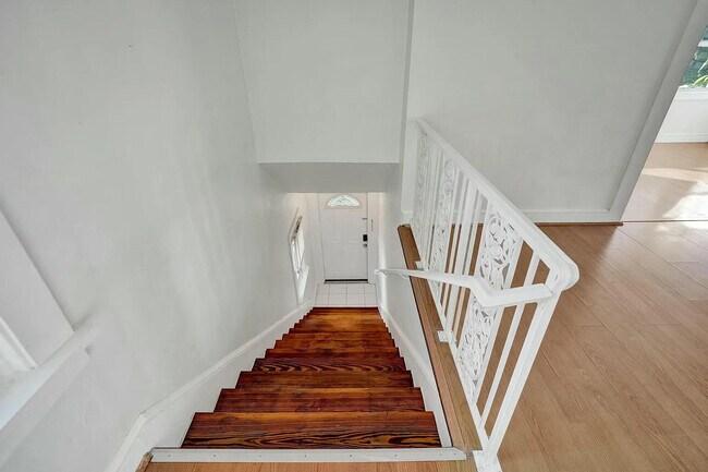 Building Photo - 420 3rd Ave S
