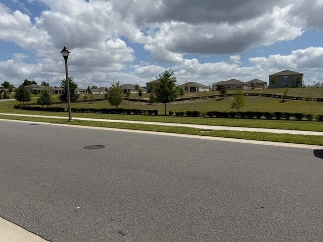 Building Photo - Stylish 3 ed 3 bath townhome in Apopka!!