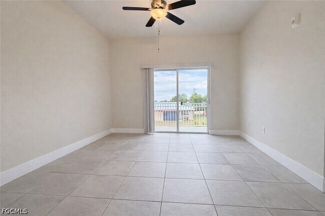 Building Photo - 3325 SW 8th Pl