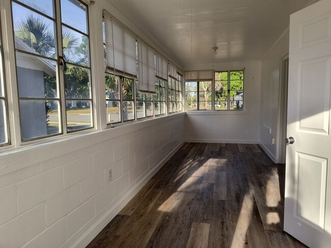 Building Photo - Great location, walking distance to downtown Leesburg!
