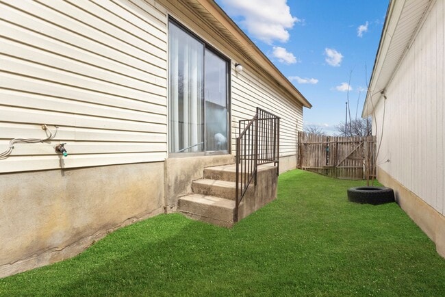 Building Photo - 9711 Arcade Ridge