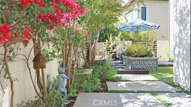 Building Photo - 80 Thrush