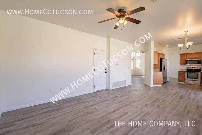 Building Photo - 6645 E Gehrig Ln