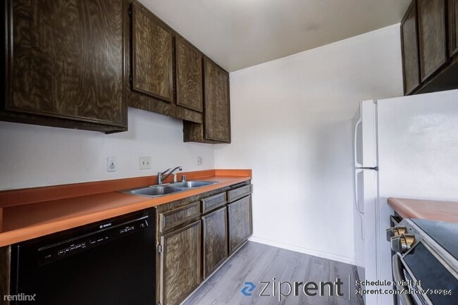 Building Photo - 2 br, 1 bath Condo - 9546 Carroll Canyon R...