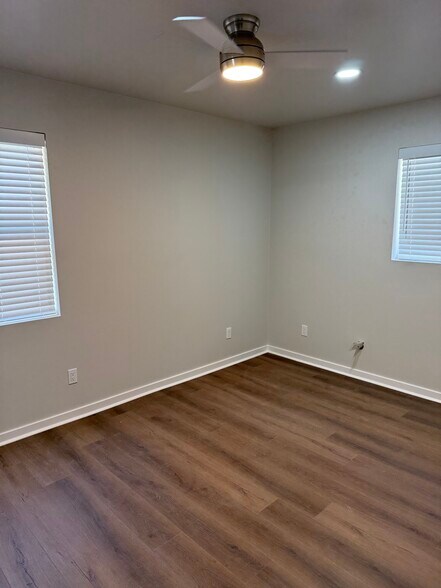 Building Photo - 192 E Vista del Cerro Dr