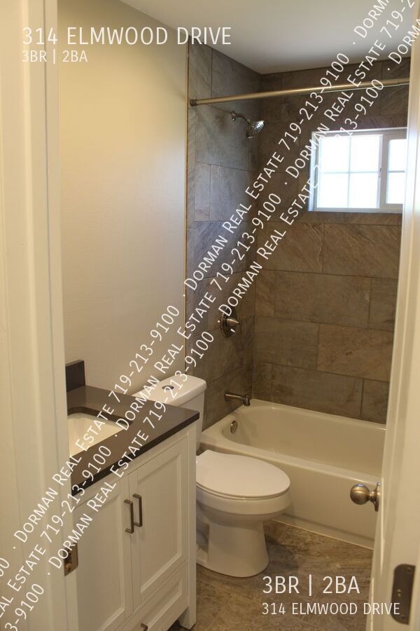 Building Photo - 314 Elmwood Dr