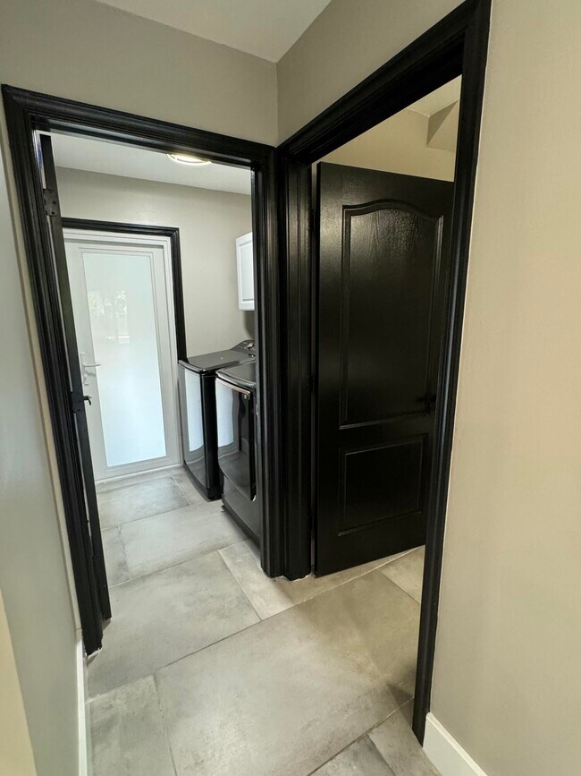 Building Photo - 10366 Buena Ventura Dr