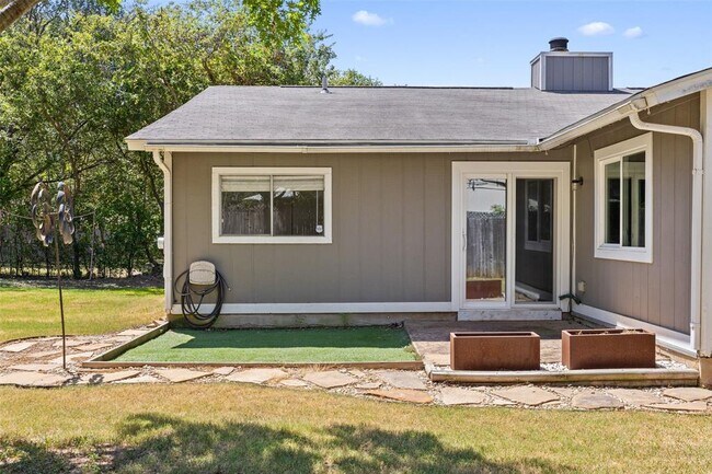 Building Photo - 2808 Firecrest Dr